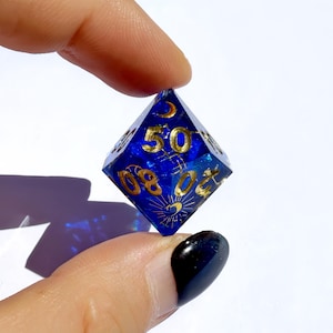 Juego de dados celestiales de resina azul real hechos a mano: borde afilado, estrellas doradas en la luna, carmesí (caja de regalo de 7 dados D20).