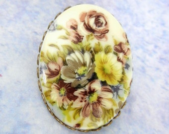 Floral oval porcelain pin brooch handpainted from 1960s / flower jewelry / jewelry gift