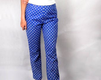 Blue cotton pants with white flower print size M vintage from 1960s / print slacks / straight leg / summer pants / hipster