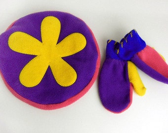 REDUCED: Girls fleece beret hat & mittens set in pink, purple, blue and yellow flower motif vintage from 1990s // winter hat