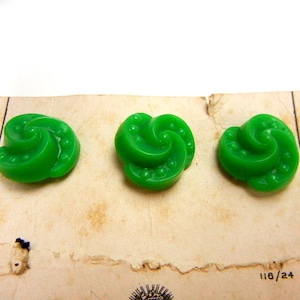 Green buttons set of 3 plastic sculpured style dots & spirals from 1950s new on partial card / vintage image 1