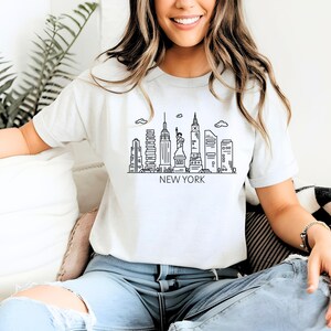 NYC Skyline Doodle T-Shirt - New York City Minimalist Graphic Tee - Urban Line Art New York Shirt - NYC Travel Souvenir Gift