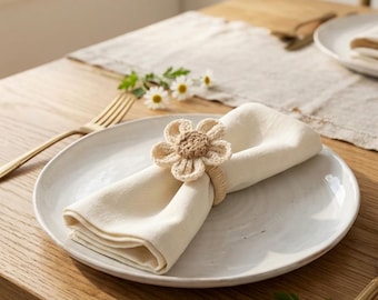 Daisy Napkin Rings Set of 4, Rustic Raffia Flower Napkin Holders, Farmhouse Table Decor, Wedding Table Setting