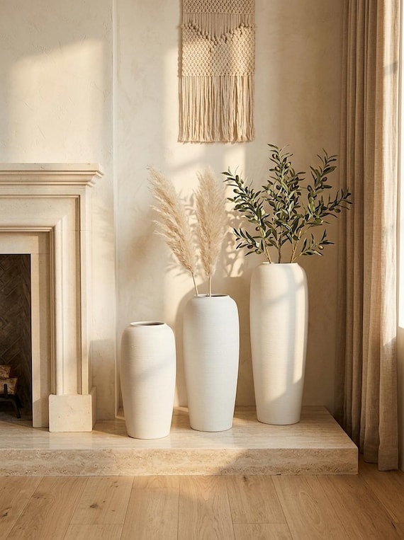 Große weiße Keramik-Bodenvase, strukturierte Spirale, modernes Dekor