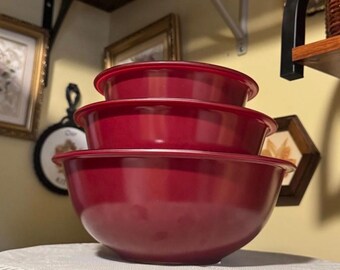 Pyrex cranberry clear bottom nesting set