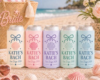 Enfriador de latas personalizado con lazo, funda delgada para latas con nombre personalizado, portavasos a rayas pastel, regalo para fiestas en la playa para mujeres.