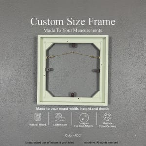 Könnte beinhalten: Ein hellgrüner Rahmen in Sondergröße mit dem Text "Custom Size Frame" und "Made To Your Measurements". Der Rahmen ist für Kunstwerke konzipiert und wird nach Ihren genauen Maßen gefertigt. Naturholz und mehrere Farboptionen.