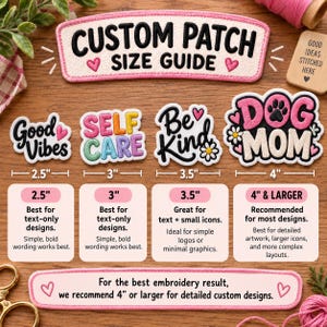 Peut inclure: Un guide de taille pour &eacute;cussons personnalis&eacute;s pr&eacute;sentant quatre &eacute;cussons brod&eacute;s &eacute;tiquet&eacute;s 2,5 pouces, 3 pouces, 3,5 pouces et 4 pouces. Le guide inclut des descriptions textuelles, un en-t&ecirc;te CUSTOM PATCH SIZE GUIDE et des recommandations.