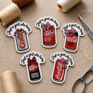 Aufnäher „Just A Girl Who Loves Soda“, Aufnäher zum Aufbügeln mit Motiven von Diet Coke, Diet Pepper und Zero Soda, Geschenk für Soda-Fans, Aufnäher mit Soda-Dosen