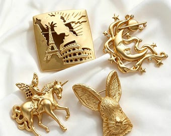 Vintage Gold Angel Face Brooch with Delicate Wings Perfect for Elegant Coats and Scarves