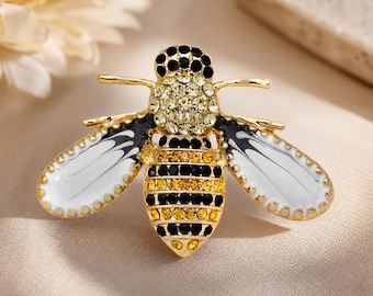 Sparkling Rhinestone Bee Brooch with Enamel Wings for Women’s Fashion Accessory