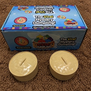 Single Mystery Dumpling Squishy – Stressboll i slumpmässig färg för ångestlindring och skoj