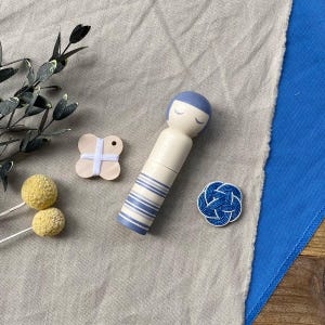 cohana Kokeshi Doll Sewing Gift Set | Japanese Needle Case,Needle Threader & Wooden thread Spool | こけしのお針セット  |