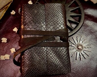 Journal A6 en cuir véritable fait main - Couverture de cahier style wrap, utilisation Grimoire fantastique