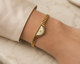 Minimalist Irregular Dial Gold Bracelet Watch | Stainless Steel Quartz Timepiece