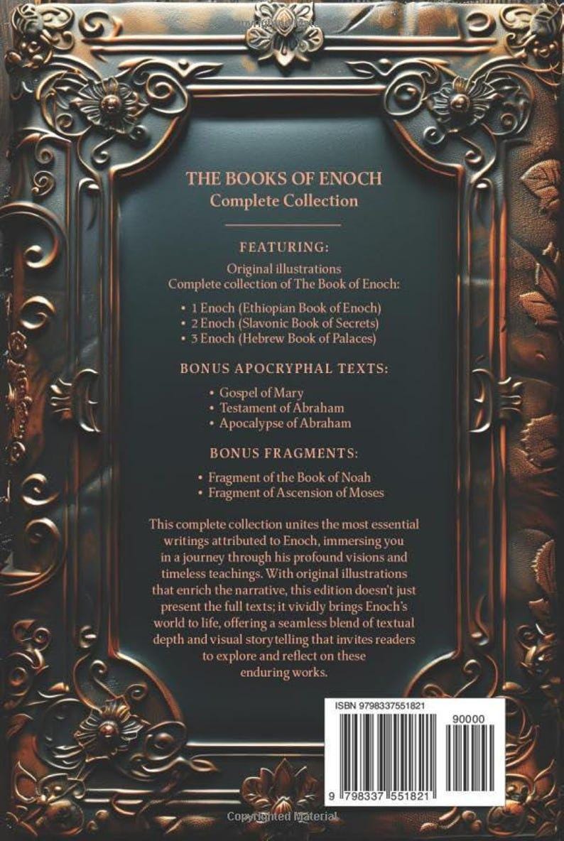 Op de afbeelding: De achterkant van "The Books of Enoch: Complete Collection" toont een sierlijk, donker bronzen filigraan rond een donkergrijze achtergrond. De tekst beschrijft de inhoud van het boek, inclusief Enochische teksten en bonusfragmenten.