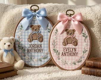 Benutzerdefinierte Teddybär-Baby-Namens-Hoop, personalisierte gestickte Kinderzimmer-Wand-Kunst, neutrales Kinderzimmer-Andenken-Geschenk