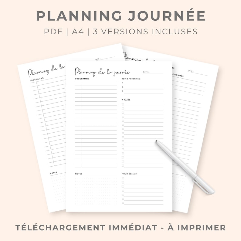 K&ouml;nnte beinhalten: Drei wei&szlig;e, bedruckbare Tagesplaner-Bl&auml;tter mit dem Text "Planning de la journ&eacute;e" und "Programme". Ein silberner Stift liegt auf den Bl&auml;ttern. Der obere Text lautet "PLANNING JOURN&Eacute;E PDF | A4 | 3 VERSIONS INCLUSES". Der untere Text lautet "T&Eacute;L&Eacute;CHARGEMENT IMM&Eacute;DIAT - &Agrave; IMPRIMER".