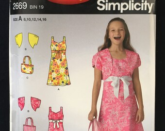 2002 Simplicity Girl's Dress Pattern (No. 2669 Size 1-16)