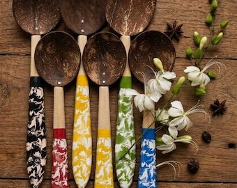 Cuchara plana de madera de cáscara de coco lacada (NO barnizada) / Cuchara de madera de cáscara de coco hecha a mano / Utensilios de cocina naturales / Utensilios para servir