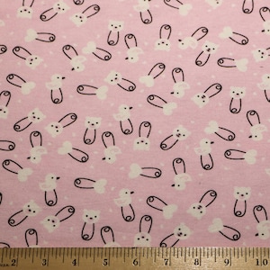 Flannel by the Yard – Diaper Pins Cotton Flannel
