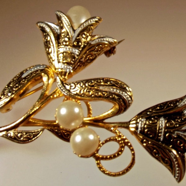 Brooch Damascene Pearl Vintage Large Detailed Elegant Day to Evening Mint Condition Spanish Collectible