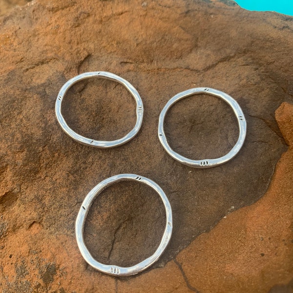 33 mm Organic Shiny Silver Stamped Circle Connectors - Closed Jump Rings - Components - Jewelry Finding
