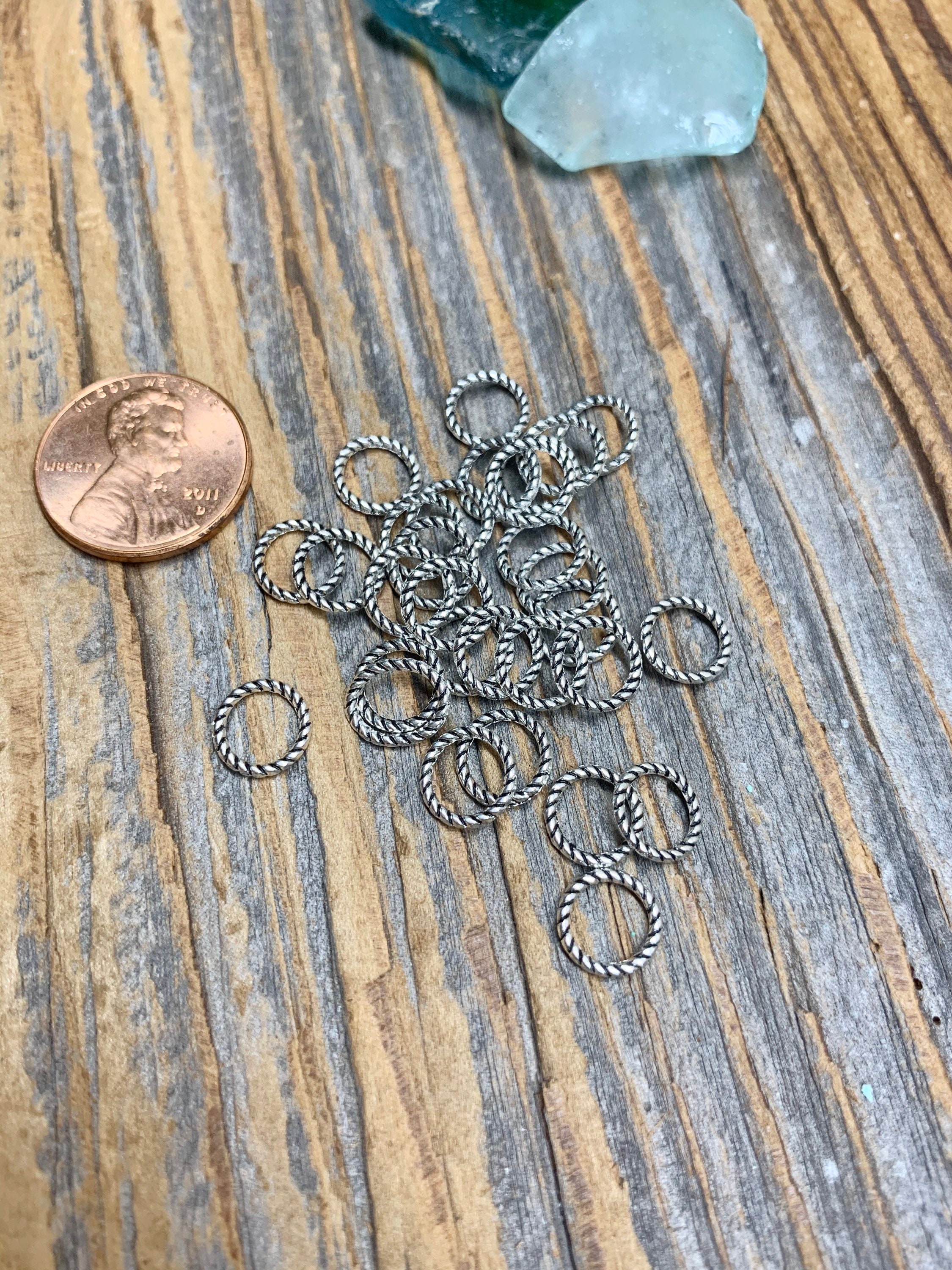 ダイヤ Antique Silver Textured Closed Jump Rings - 8 Mm OD
