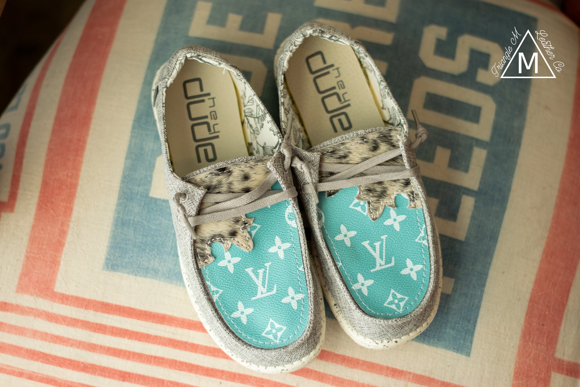 Women's Size 8 Hey Dude Shoes With Hair 