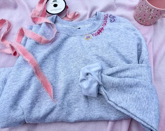 Glückliche Mama Smiley Sweatshirt | Retro Mama Rundhalsausschnitt | Hand besticktes Mom Sweatshirt | Nettes Geschenk für Mammen