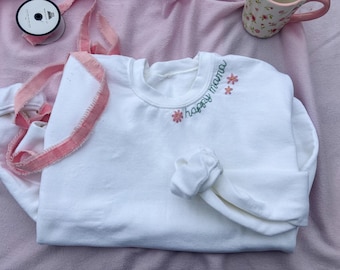 Moletom bordado "Feliz Mamãe" | Moletom floral com gola redonda para mamãe | Presente bordado à mão para a mamãe | Moletom aconchegante para o Dia das Mães