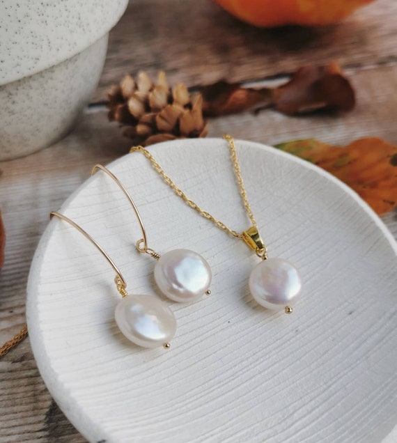 LAST GOLD SET Small Coin Pearl Earrings & Necklace for Modern Brides. June  Birthstone, 30th Wedding Anniversary, Bridesmaid Gift, the Vow - Etsy