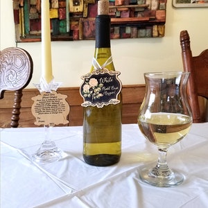 Wine bottle tag, gift tag / ornament Pinot Gris (Grigio) Wooden