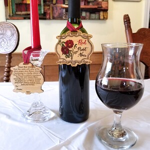 Wine bottle tag, gift tag / ornament Pinot Noir (Grigio) Red Wooden