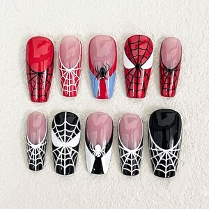 Uñas postizas de Spider-Man, inspiradas en cómics, con punta francesa y diseño de telaraña roja y negra, y uñas postizas personalizadas con diseño de telaraña roja y negra.