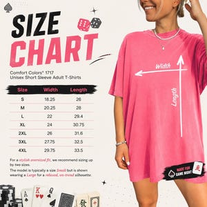 Peut inclure: Un tableau des tailles pour les t-shirts unisexe &agrave; manches courtes Comfort Colors 1717, pr&eacute;sentant un tableau avec des mesures de largeur et de longueur en pouces pour les tailles S &agrave; 4XL, et un t-shirt rose avec des fl&egrave;ches de mesure.
