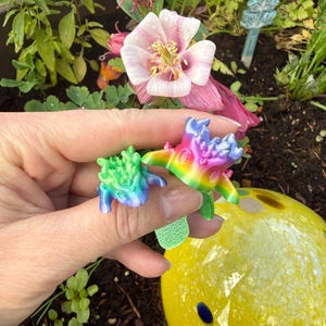 Gliederregenbogen-Drache | Flexibles 3D gedrucktes Fidget Spielzeug, Fantasy Kreatur kleines & mittleres Paar