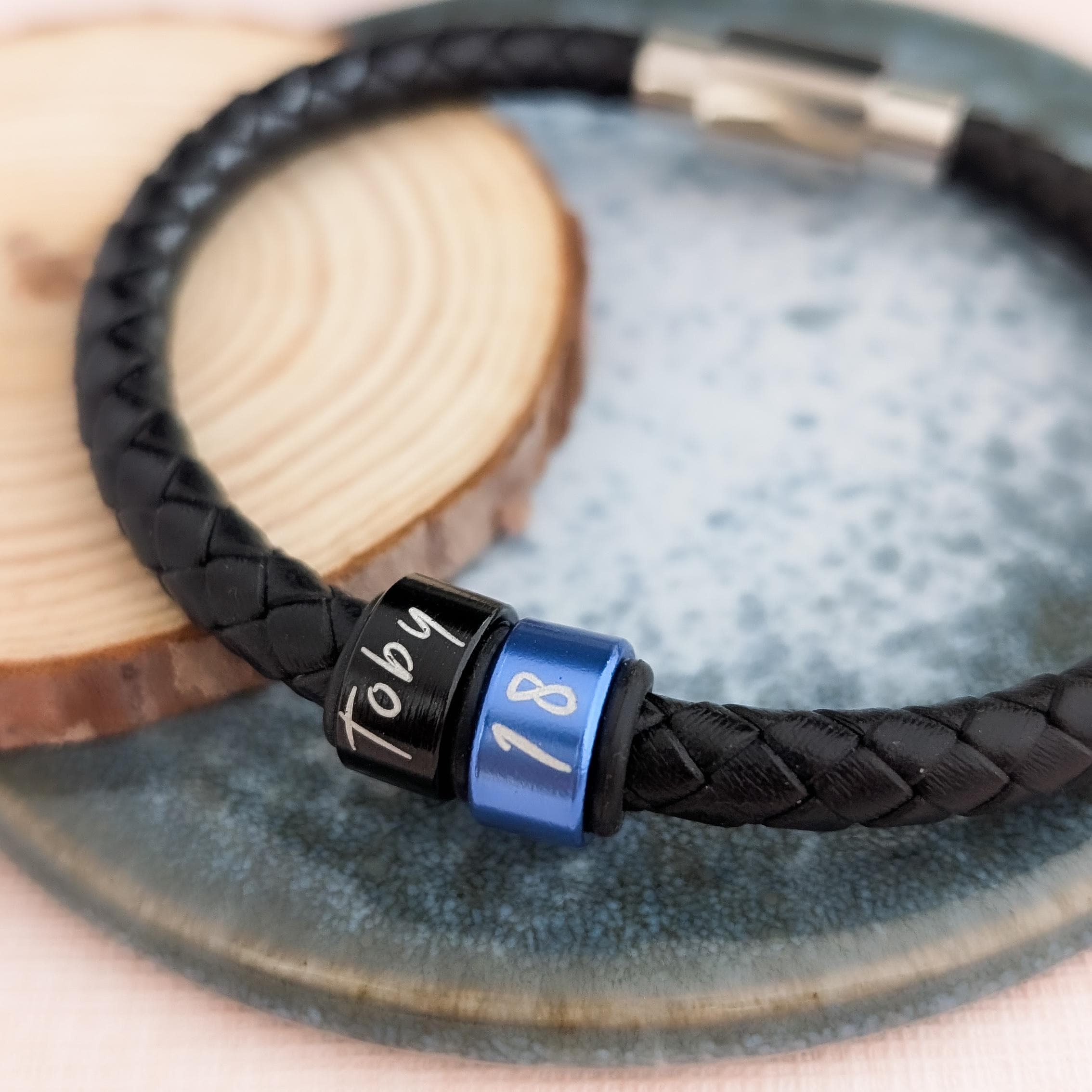 Regali personalizzati per il 18° compleanno, regalo di compleanno per la figlia con braccialetto, iniziale in oro 18 per la nipote - Italia