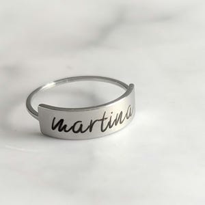 Personalised engraved womens ring - Custom name, date, or word. Perfect gift for her – birthdays, anniversaries, or Christmas, Mom Daughter