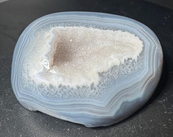 Ágata drusa brasileña de forma irregular / Cristal de cuarzo natural / Ejemplar pulido / Decoración de cristal / Mineral de colección