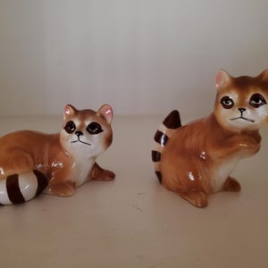 Norcrest Racoon Huggers Kitsch MCM Porcelain Salt Pepper Shakers image 15