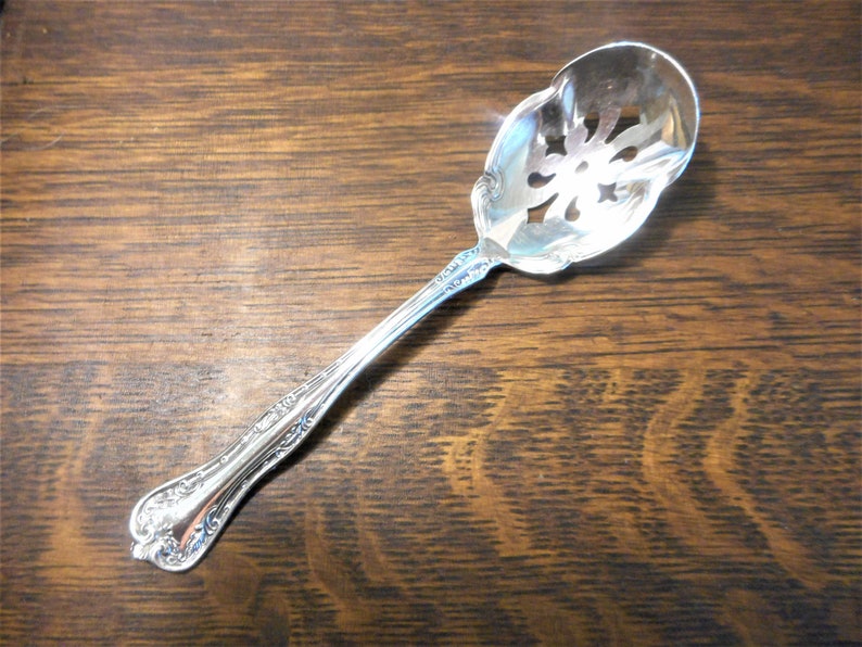 Sweet Antique Victorian Queen Elizabeth 1908 Ornate Sugar Sifter Silver Plate Spoon Scalloped Bowl National Silverplate image 1