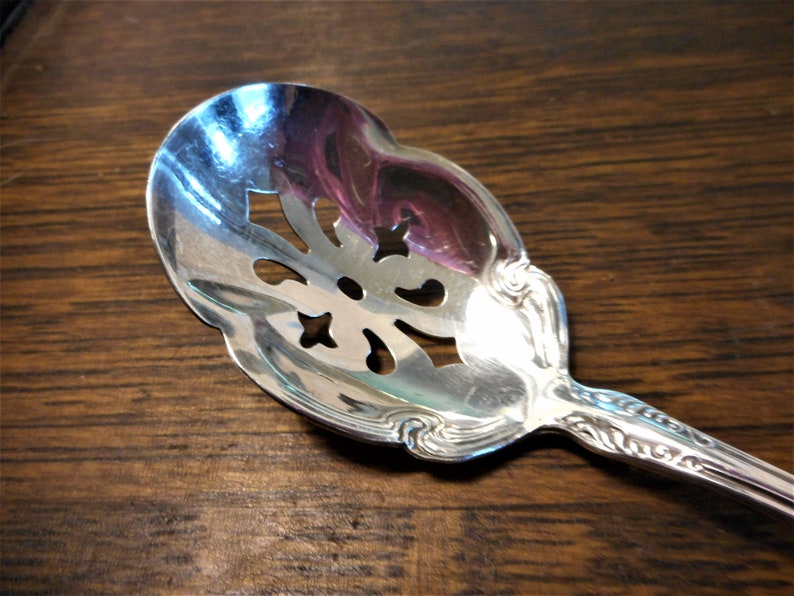 Sweet Antique Victorian Queen Elizabeth 1908 Ornate Sugar Sifter Silver Plate Spoon Scalloped Bowl National Silverplate image 2