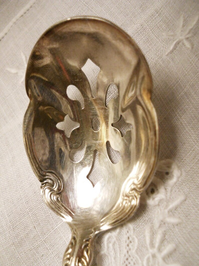 Sweet Antique Victorian Queen Elizabeth 1908 Ornate Sugar Sifter Silver Plate Spoon Scalloped Bowl National Silverplate image 4