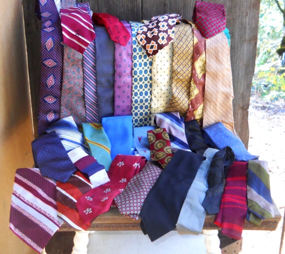 Fashion 33 Silk Tie Lot Huge Assortment Vintage 1… - image 1