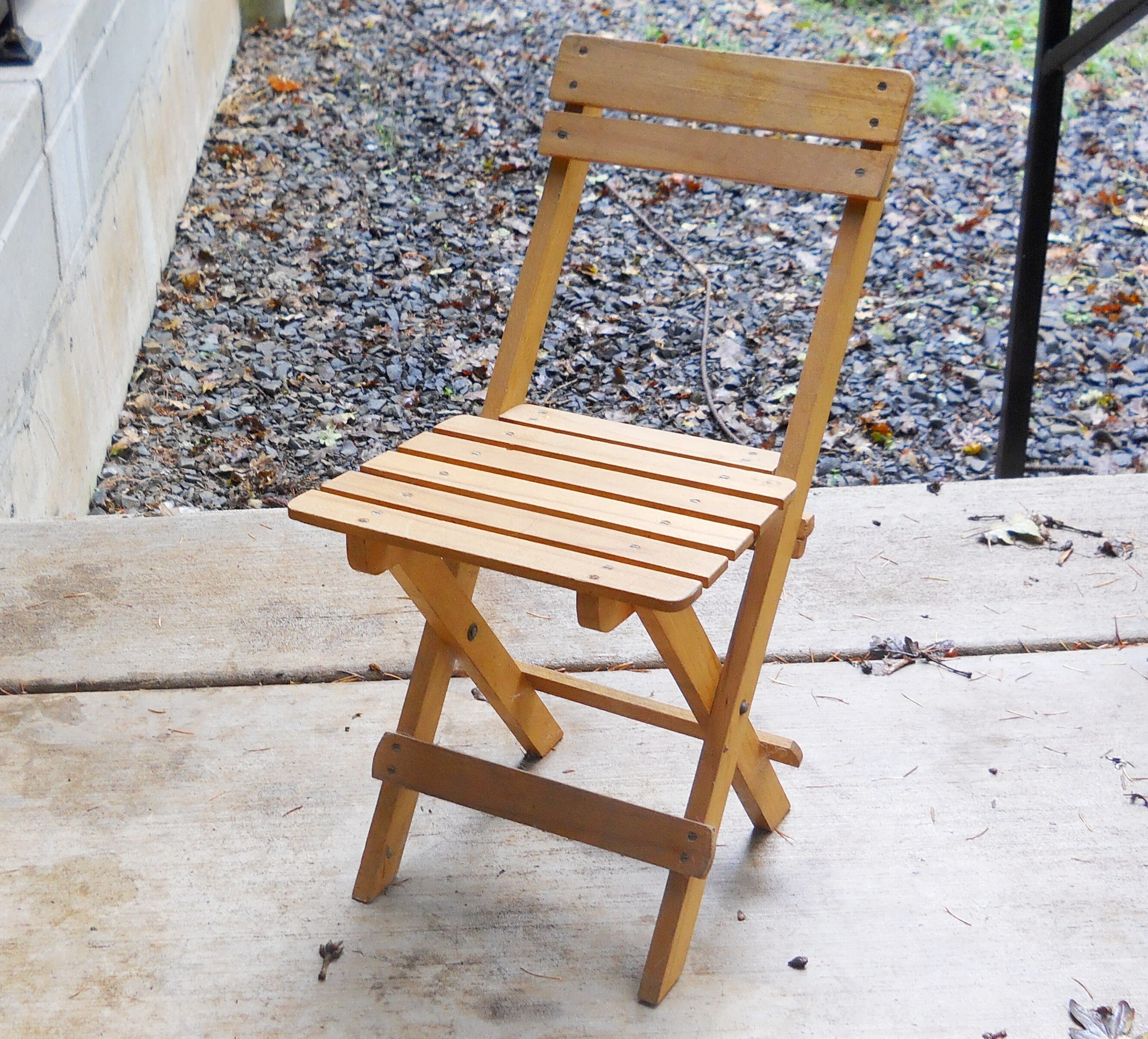 Chaise Enfant Pliante En Bois Vintage Années 50–60 – Style Mid-century Moderne, Intérieur Et Extérieur