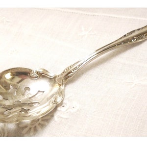 Sweet Antique Victorian Queen Elizabeth 1908 Ornate Sugar Sifter Silver Plate Spoon Scalloped Bowl National Silverplate image 3