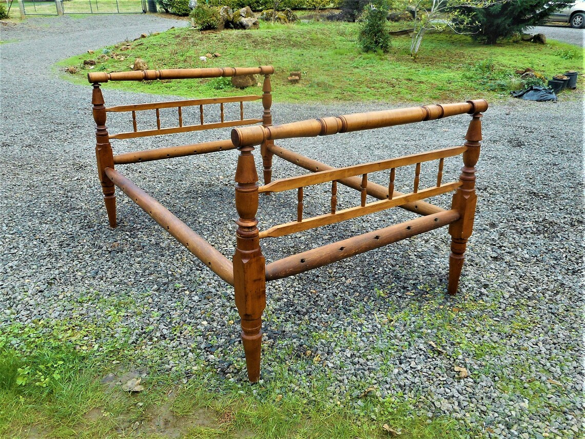 1700s Rope Color Antique 1700s-1800s Fiddleback Maple American Farmhouse Rope Bed / Day ...