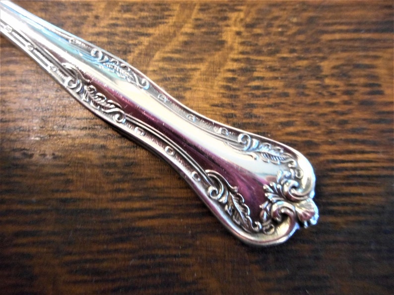 Sweet Antique Victorian Queen Elizabeth 1908 Ornate Sugar Sifter Silver Plate Spoon Scalloped Bowl National Silverplate image 5