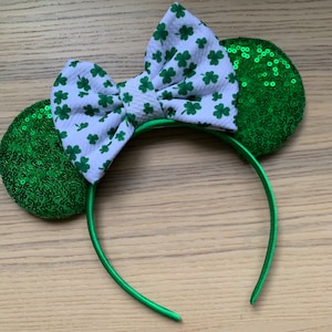 ST PATRICKS DAY Mouse Ears Headband, Shamrock Bow Mickey Ears, Green Sequin Ears, Disney Gift, Minnie Ears, Lucky Clover Ears Headband
